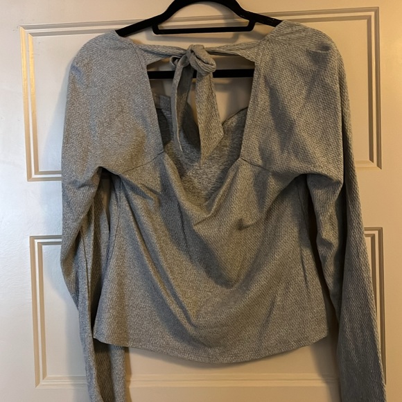 Sassy, cute tie back top from Pilcro. - Picture 2 of 2